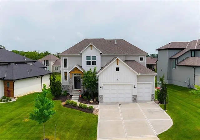 1st image of 2063 Nw O'brien Rd, Lees Summit, MO 64081 | MLS# 2621070