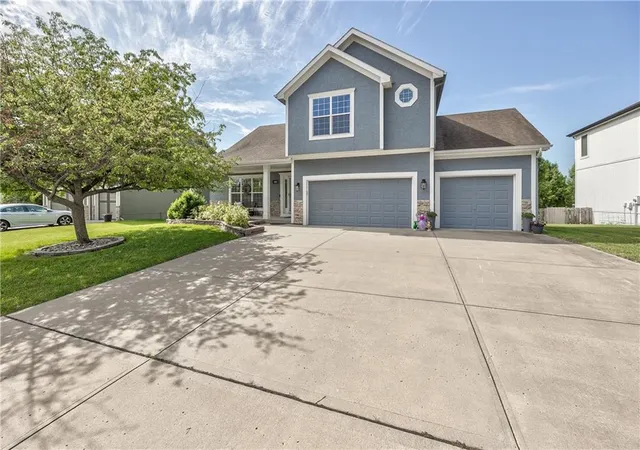 Homes for sale in Kansas City, MO | 4605 Ne 105th St, Kansas City, MO 64156 | MLS# 2621085