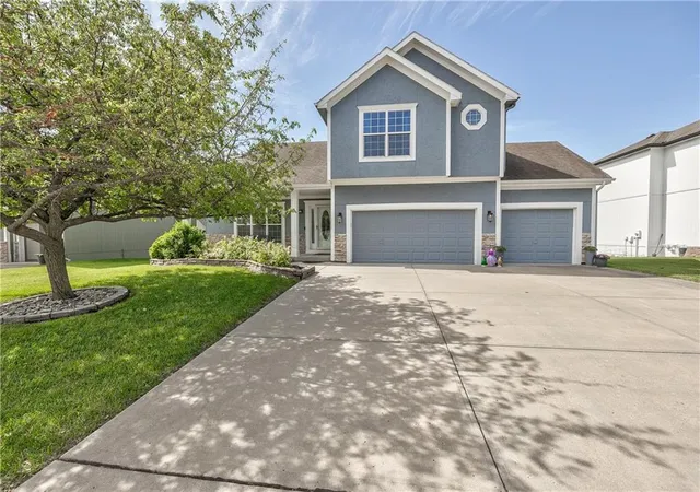 Homes for sale in Kansas City, MO | 4605 Ne 105th St, Kansas City, MO 64156 | MLS# 2621085