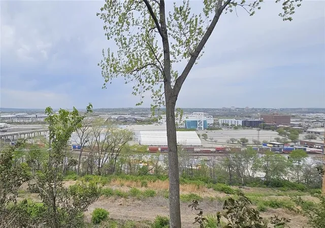 1st image of 1318 W 21st St, Kansas City, MO 64108 | MLS# 2621092