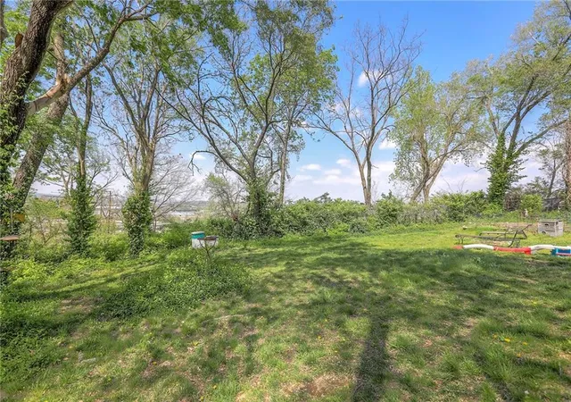 2nd image of 1318 W 21st St, Kansas City, MO 64108 | MLS# 2621092