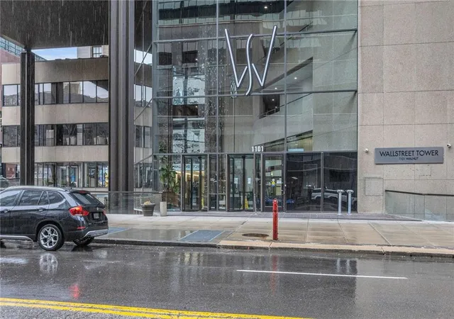 Listing Photo 2 - Condo for sale in building located at 1101 Walnut #803rd St, Kansas City, MO 64106 - Unit #803