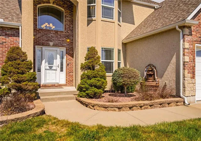 Photo 3 of Sale Pending at 24611 Woodland Cir, Lees Summit, MO 64086 | MLS# 2621103 | Listing updated on 2026-08-30