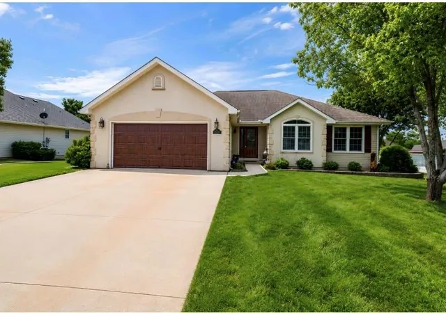 1st image of 205 Aquila Dr, Cameron, MO 64429 | MLS# 2621127