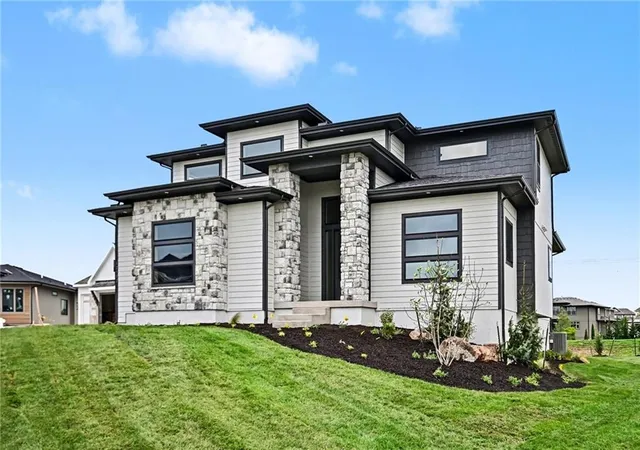 3rd image of 12502 W 183Rd Ter, Overland Park, KS 66013 | MLS# 2621134