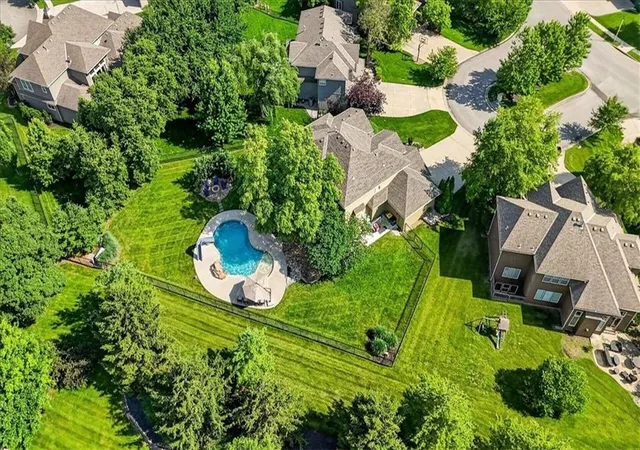 3rd image of 15933 Ballentine St, Overland Park, KS 66221 | MLS# 2621155