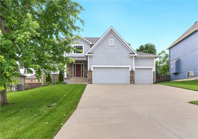 Homes for sale in Lansing, KS | 1354 Granite St, Lansing, KS 66043 | MLS# 2621157
