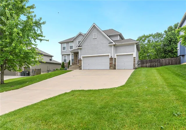 Homes for sale in Lansing, KS | 1354 Granite St, Lansing, KS 66043 | MLS# 2621157