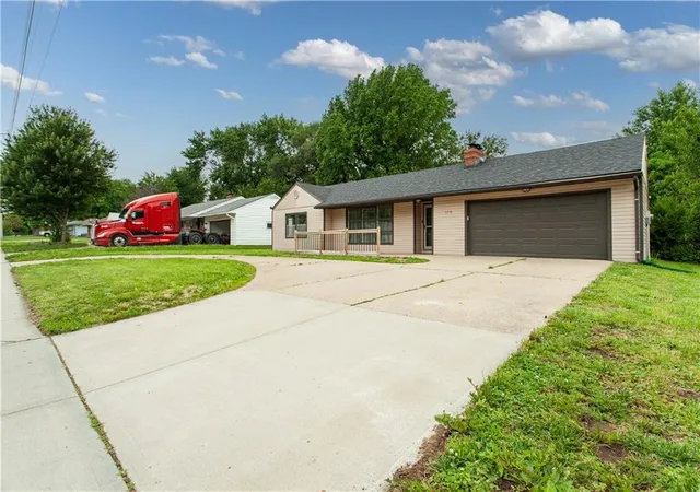 Photo 3 of Single family home for sale at 3710 S Sterling Ave, Independence, MO 64052 | MLS# 2621161 | Listing updated on 2026-07-01