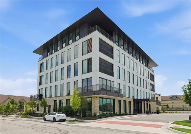 2nd image of 4951 W 134 St #201, Leawood, KS 66209 | MLS# 2621162