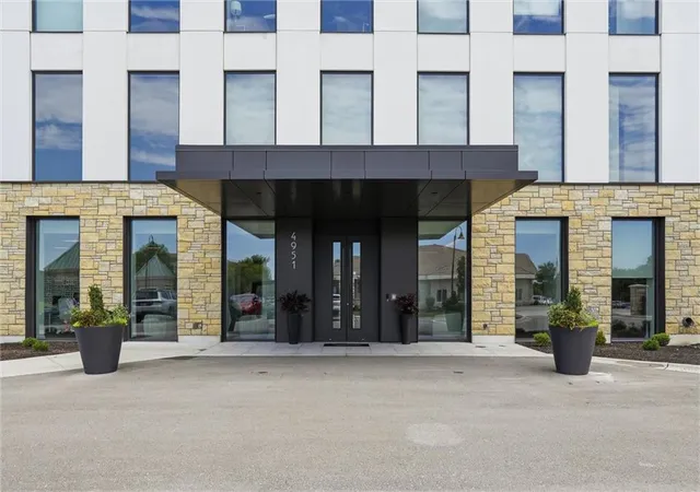 3rd image of 4951 W 134 St #201, Leawood, KS 66209 | MLS# 2621162