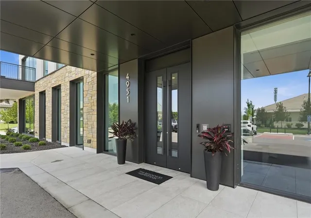 4th image of 4951 W 134 St #201, Leawood, KS 66209 | MLS# 2621162