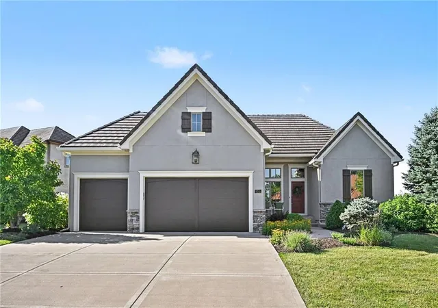 1st image of 8245 Westlake Dr, Kansas City, MO 64152 | MLS# 2621180