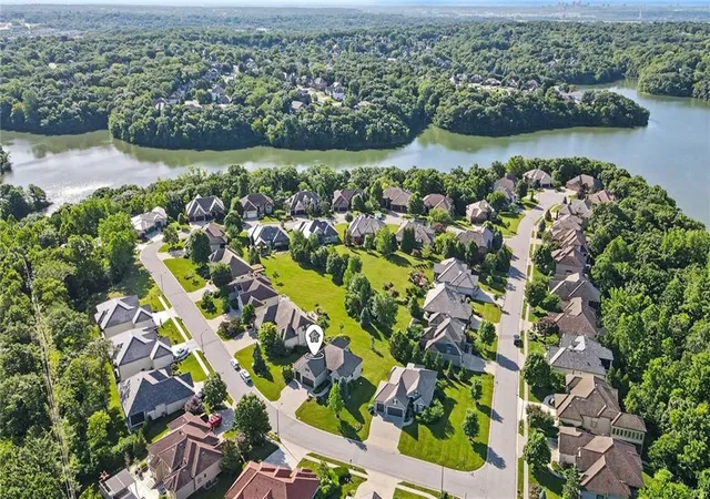 2nd image of 8245 Westlake Dr, Kansas City, MO 64152 | MLS# 2621180