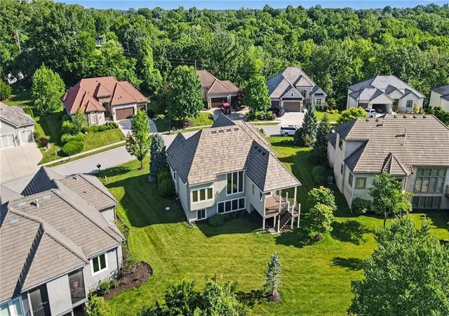 3rd image of 8245 Westlake Dr, Kansas City, MO 64152 | MLS# 2621180