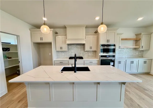 Photo 3 of Single family home for sale at 504 Skyview Ln, Liberty, MO 64068 | MLS# 2621181 | Listing updated on 2026-10-08