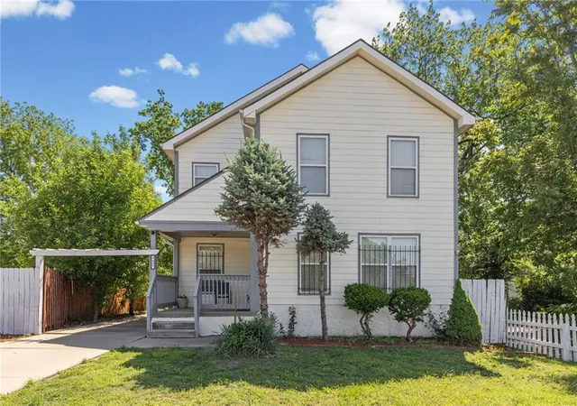 Homes for sale in Kansas City, MO | 3435 Euclid Ave, Kansas City, MO 64109 | MLS# 2621185