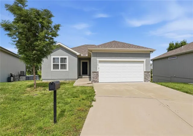 Homes for sale in Peculiar, MO | 21709 N Ridge Ct, Peculiar, MO 64078 | MLS# 2621186