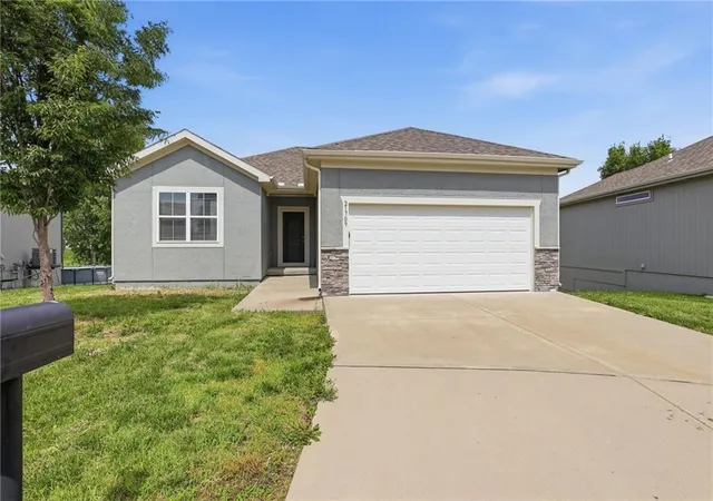 Homes for sale in Peculiar, MO | 21709 N Ridge Ct, Peculiar, MO 64078 | MLS# 2621186