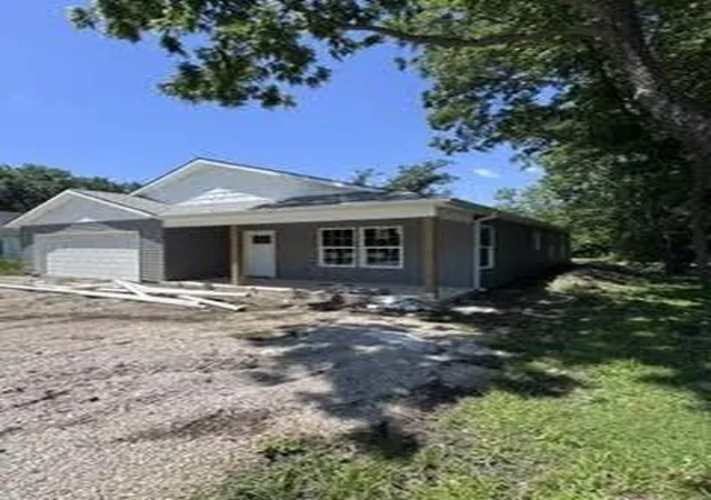 Homes for sale in Lyndon, KS | 906 S Monroe St, Lyndon, KS 66451 | MLS# 2621193