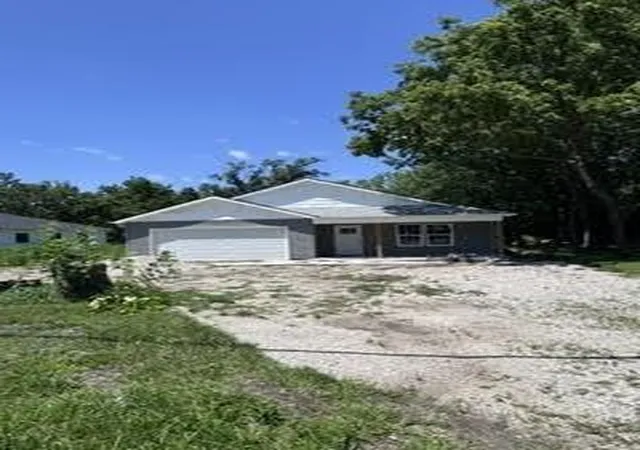 Homes for sale in Lyndon, KS | 906 S Monroe St, Lyndon, KS 66451 | MLS# 2621193