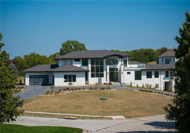 2nd image of 3331 S Saddle Ridge Ct, Independence, MO 64057 | MLS# 2621194