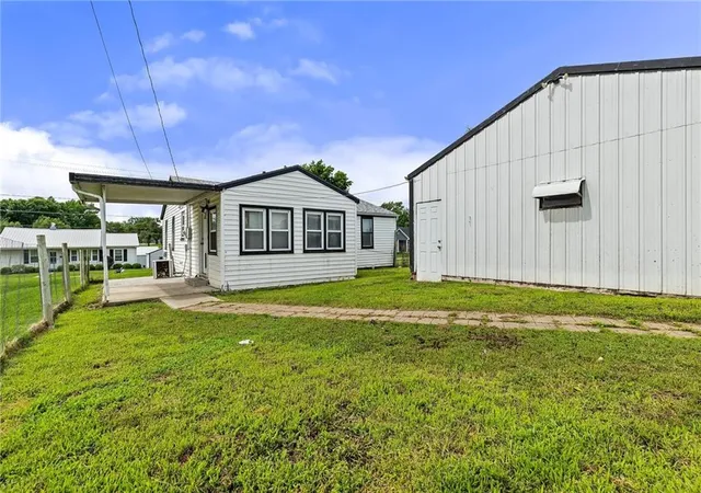 Homes for sale in Richmond, MO | 814 E North Main St, Richmond, MO 64085 | MLS# 2621206