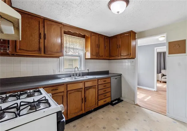 Homes for sale in Richmond, MO | 814 E North Main St, Richmond, MO 64085 | MLS# 2621206