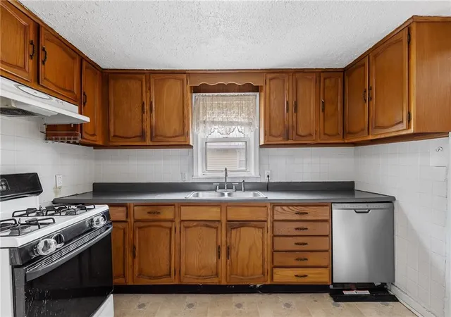 Homes for sale in Richmond, MO | 814 E North Main St, Richmond, MO 64085 | MLS# 2621206