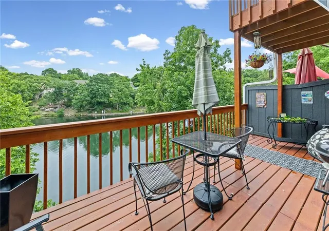 1st image of 232 Ne Bayview Dr, Lee's Summit, MO 64064 | MLS# 2621247
