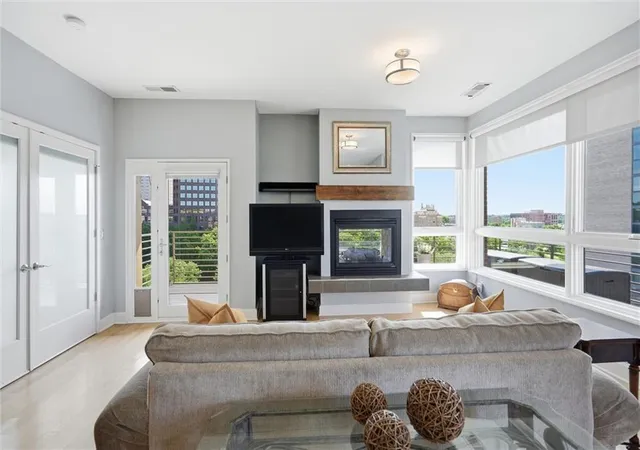 1st image of 4521 Wornall Rd #211, Kansas City, MO 64111 | MLS# 2621248