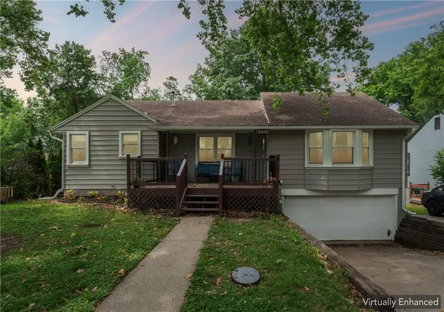 Homes for sale in Kansas City, MO | 4900 Park Ln, Kansas City, MO 64118 | MLS# 2621254