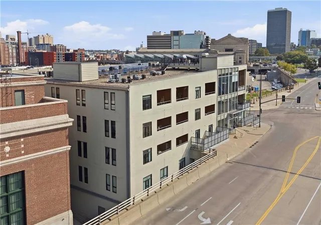 Homes for sale in Kansas City, MO | 360 W Pershing Road, Kansas City, MO 64108 | Houzeo