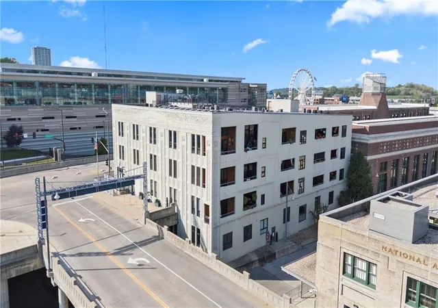 Homes for sale in Kansas City, MO | 360 W Pershing Rd #030, Kansas City, MO 64108 | MLS# 2621260