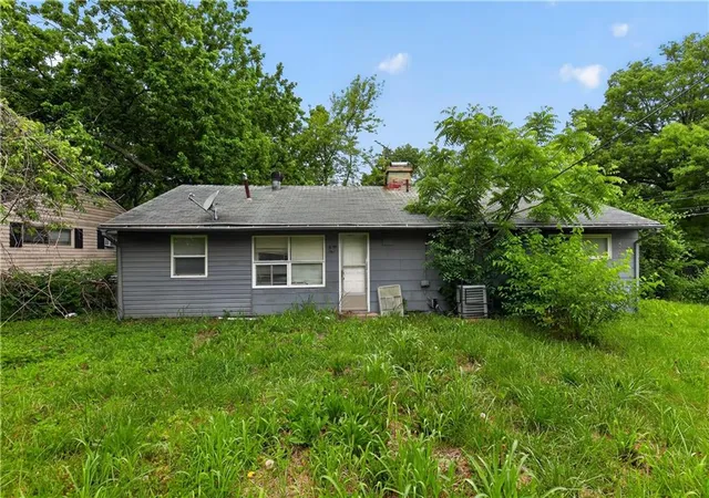 Homes for sale in Kansas City, MO | 11401 Palmer Ave, Kansas City, MO 64134 | MLS# 2621268