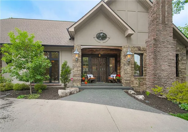 2nd image of 8700 Meadow Ln, Leawood, KS 66206 | MLS# 2621280
