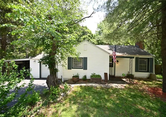 Homes for sale in Kansas City, MO | 4053 N Askew Ave, Kansas City, MO 64117 | MLS# 2621308