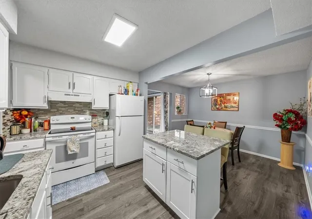 Homes for sale in Overland Park, KS | 10104 W 96th St #C, Overland Park, KS 66212 | MLS# 2621317
