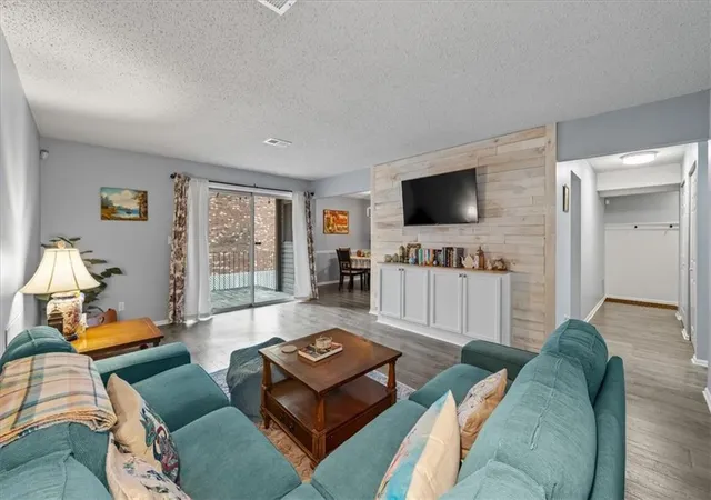 3rd image of 10104 W 96Th St #C, Overland Park, KS 66212 | MLS# 2621317