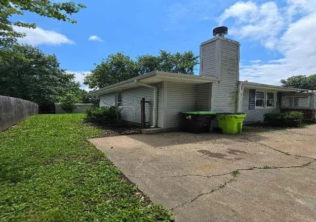 Photo 3 of Single family home for sale at 109 E Joy St, Harrisonville, MO 64701 | MLS# 2621335 | Listing updated on 2026-09-22