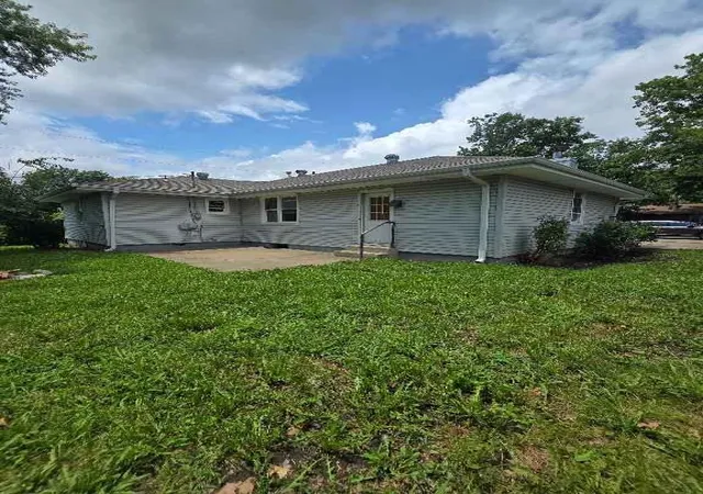 Photo 3 of Single family home for sale at 109 E Joy St, Harrisonville, MO 64701 | MLS# 2621335 | Listing updated on 2026-09-22