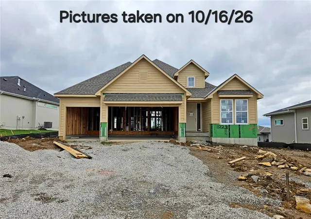 Single family home for sale at 11223 S Gleason Rd, Olathe, KS 66061 | MLS# 2621359