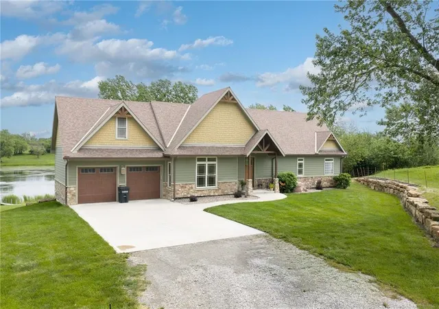 Photo 3 of Single family home for sale at 27362 187th Street, Leavenworth, KS 66048 | MLS# 2621383 | Listing updated on 2026-08-12