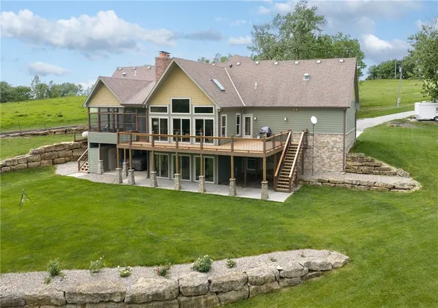 Photo 3 of Single family home for sale at 27362 187th Street, Leavenworth, KS 66048 | MLS# 2621383 | Listing updated on 2026-08-12