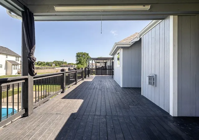 3rd image of 928 N Oak Ter, Tonganoxie, KS 66086 | MLS# 2621394