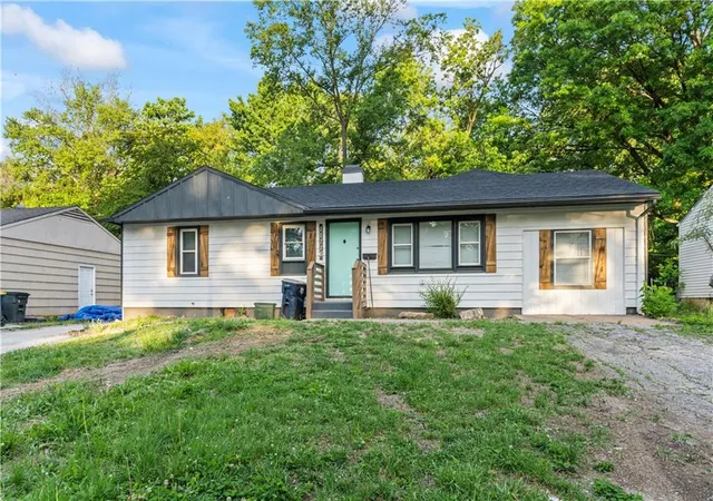 Homes for sale in Kansas City, MO | 11116 Herrick Ave, Kansas City, MO 64134 | MLS# 2621400