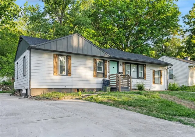 Homes for sale in Kansas City, MO | 11116 Herrick Ave, Kansas City, MO 64134 | MLS# 2621400