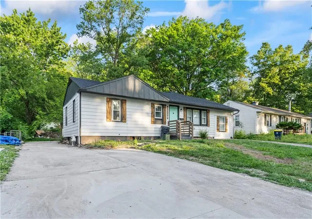 Homes for sale in Kansas City, MO | 11116 Herrick Ave, Kansas City, MO 64134 | MLS# 2621400
