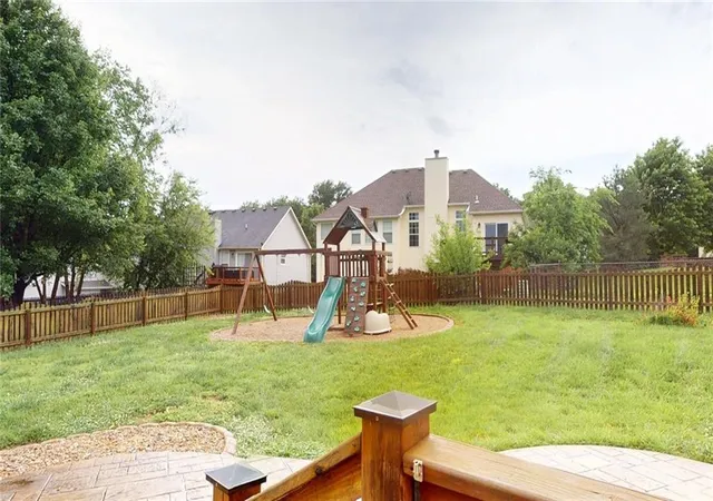 5th image of 1404 Nottingham Dr, Warrensburg, MO 64093 | MLS# 2621407
