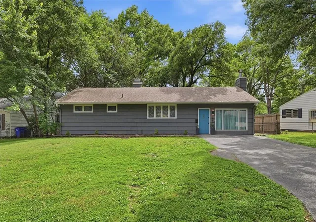 Homes for sale in Raytown, MO | 7302 Elm Ave, Raytown, MO 64133 | MLS# 2621446